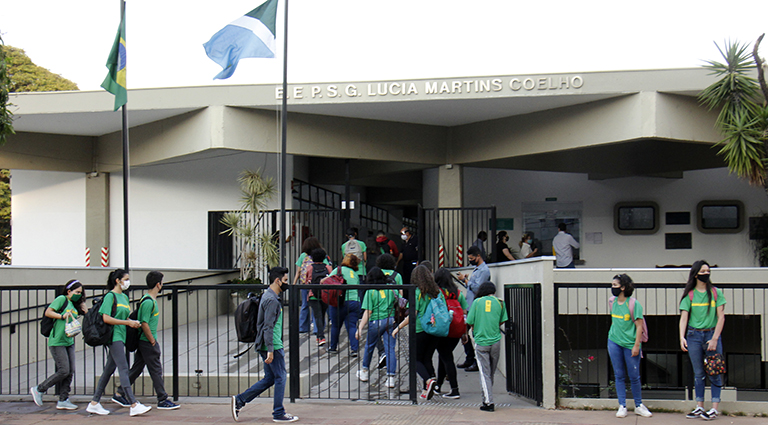 Estudantes retornam às atividades nas escolas da Rede Estadual de Ensino de Mato Grosso do Sul.